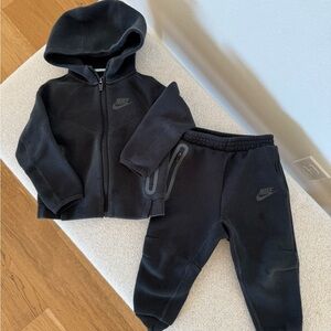 Nike Kids tech fleece set
